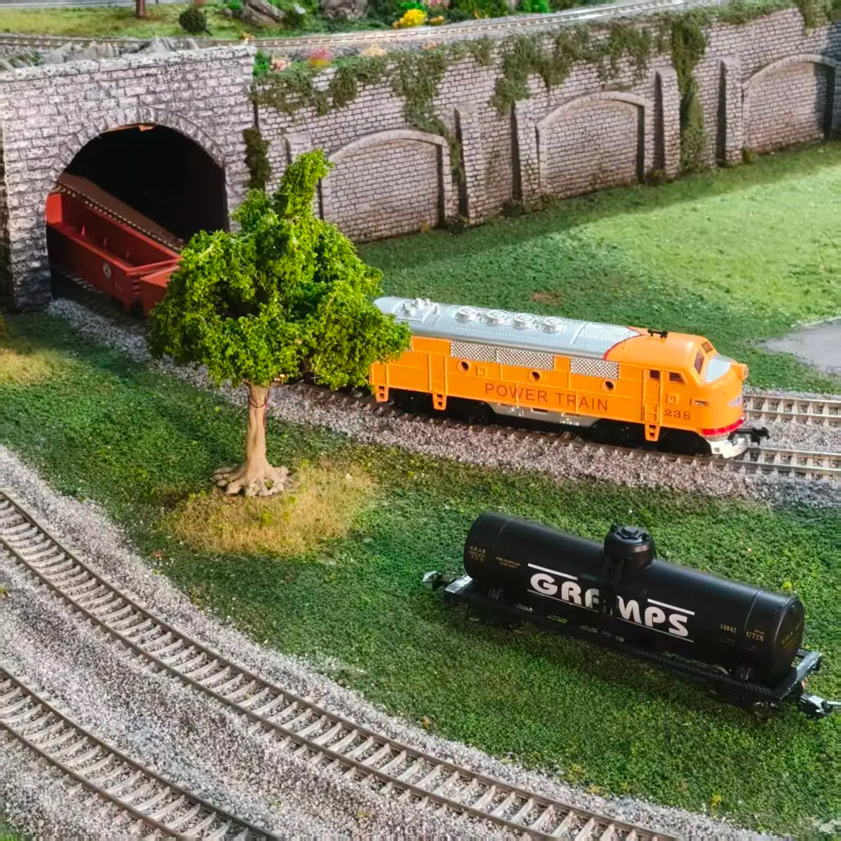 HO scale 1:87 FP7 diecast diesel locomotive collectible model – product view 6