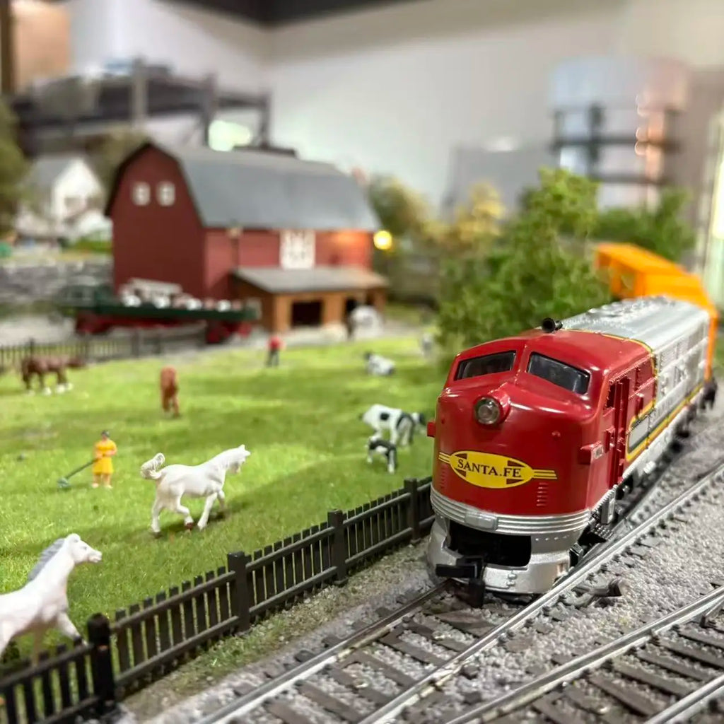 HO scale 1:87 FP7 diecast diesel locomotive collectible model – product view 18
