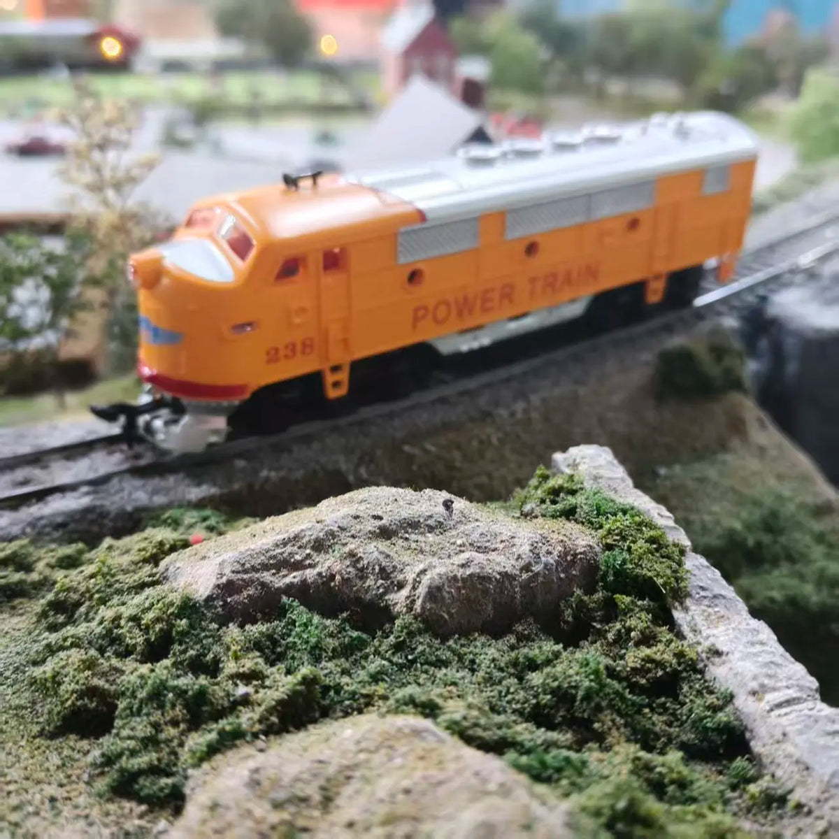 HO scale 1:87 FP7 diecast diesel locomotive collectible model – product view 13