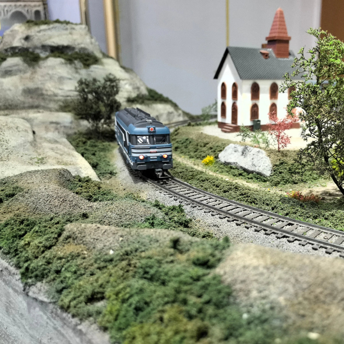 HO scale 1:87 BB 67000 diecast diesel locomotive collectible model – product view 6