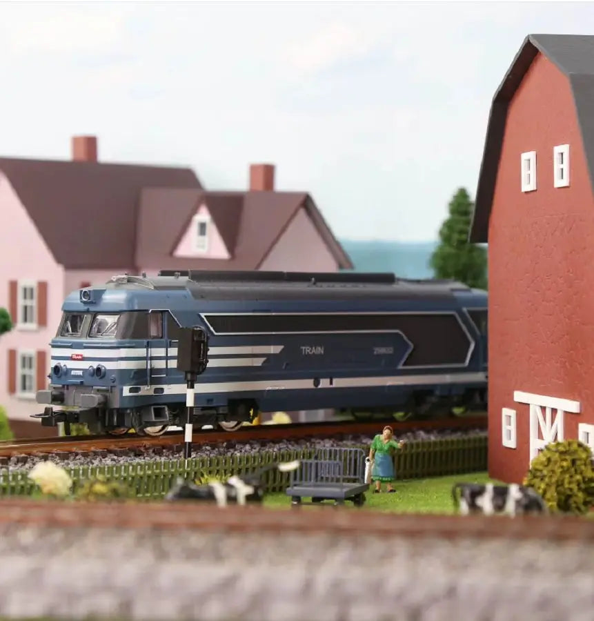 HO scale 1:87 BB 67000 diecast diesel locomotive collectible model – product view 1