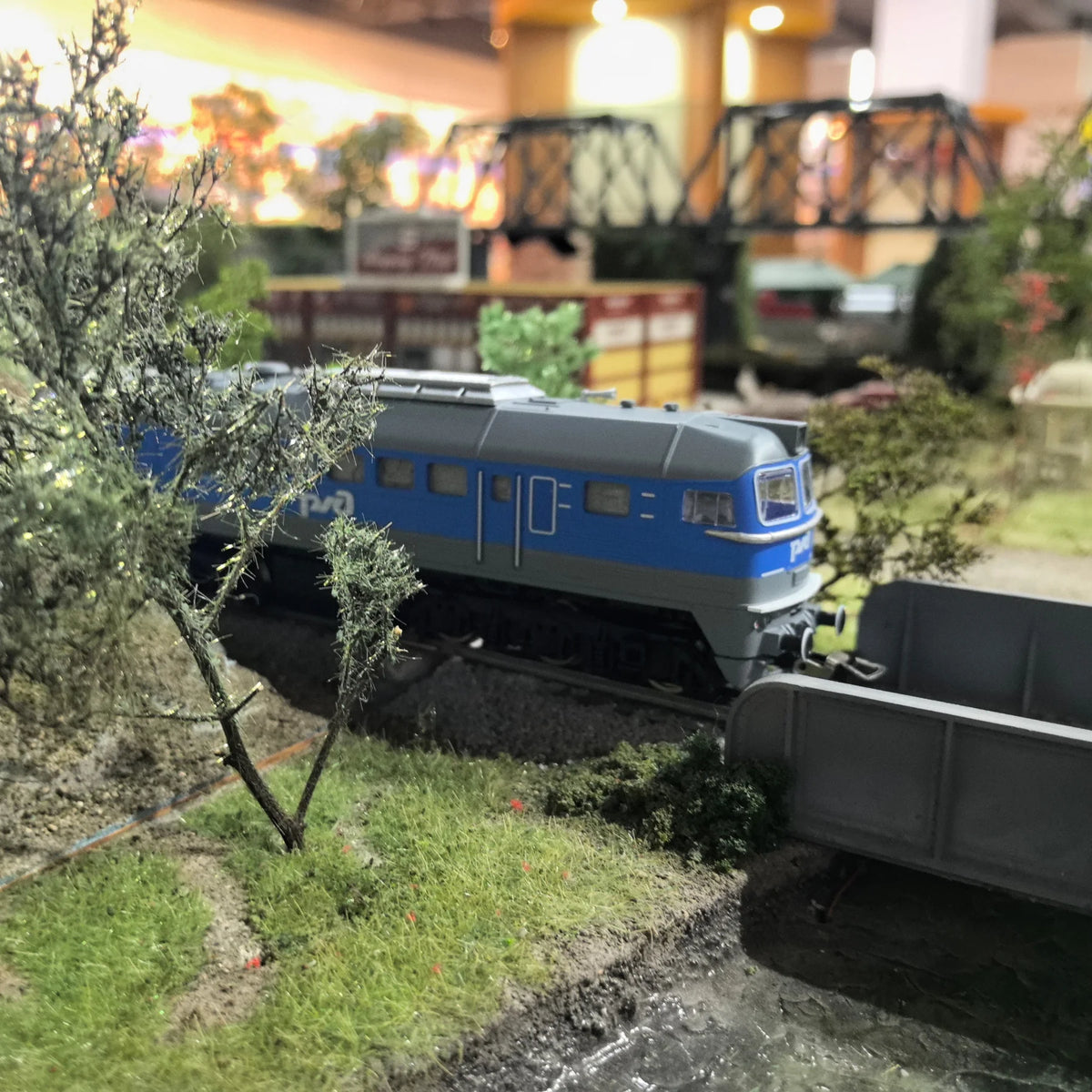 HO scale 1:87 BB 67000 diecast diesel locomotive collectible model – product view 8