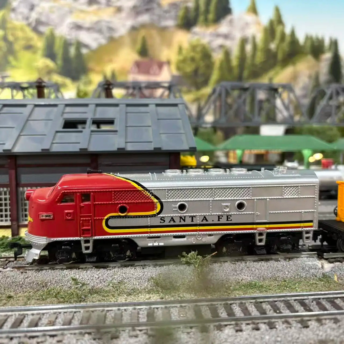 HO scale 1:87 FP7 diecast diesel locomotive collectible model – product view 17