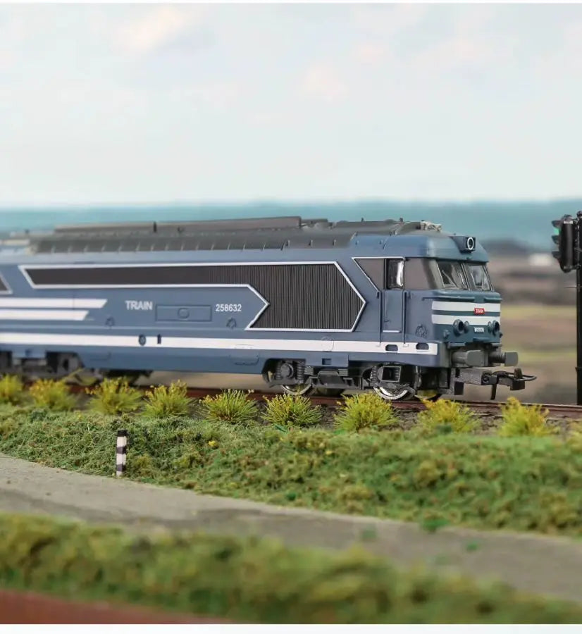HO scale 1:87 BB 67000 diecast diesel locomotive collectible model – product view 2