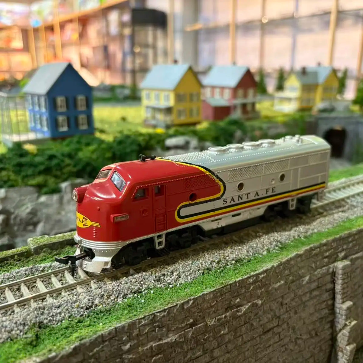 HO scale 1:87 FP7 diecast diesel locomotive collectible model – product view 19